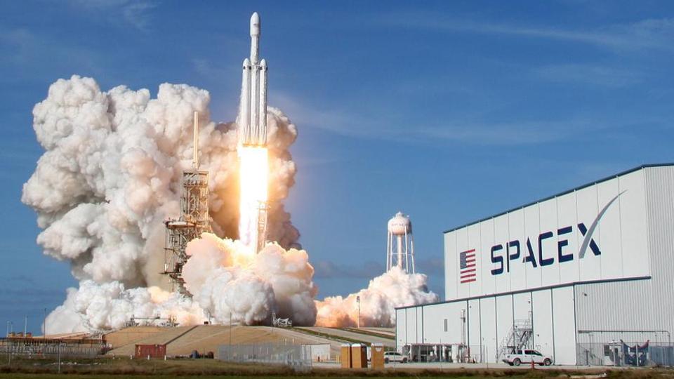 SpaceX di Elon Musk tocca quota $74 miliardi di valutazione